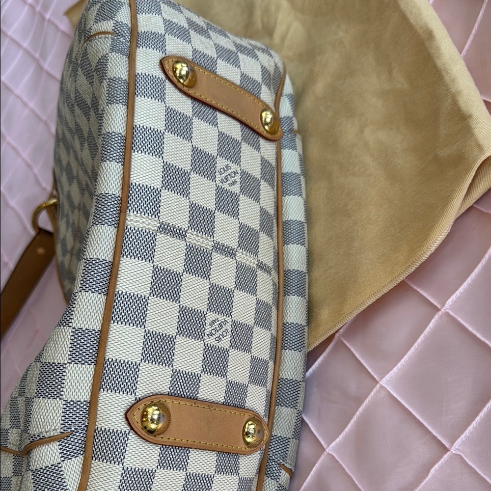 Authentic Louis Vuitton Galleria PM in Damier Azur - Picture 15 of 17